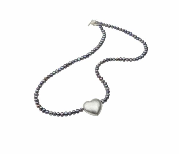 Graublaulilane Perlenkette mit Silberherz 2x2 cm und Silberverschluss handgemachtes Unikat